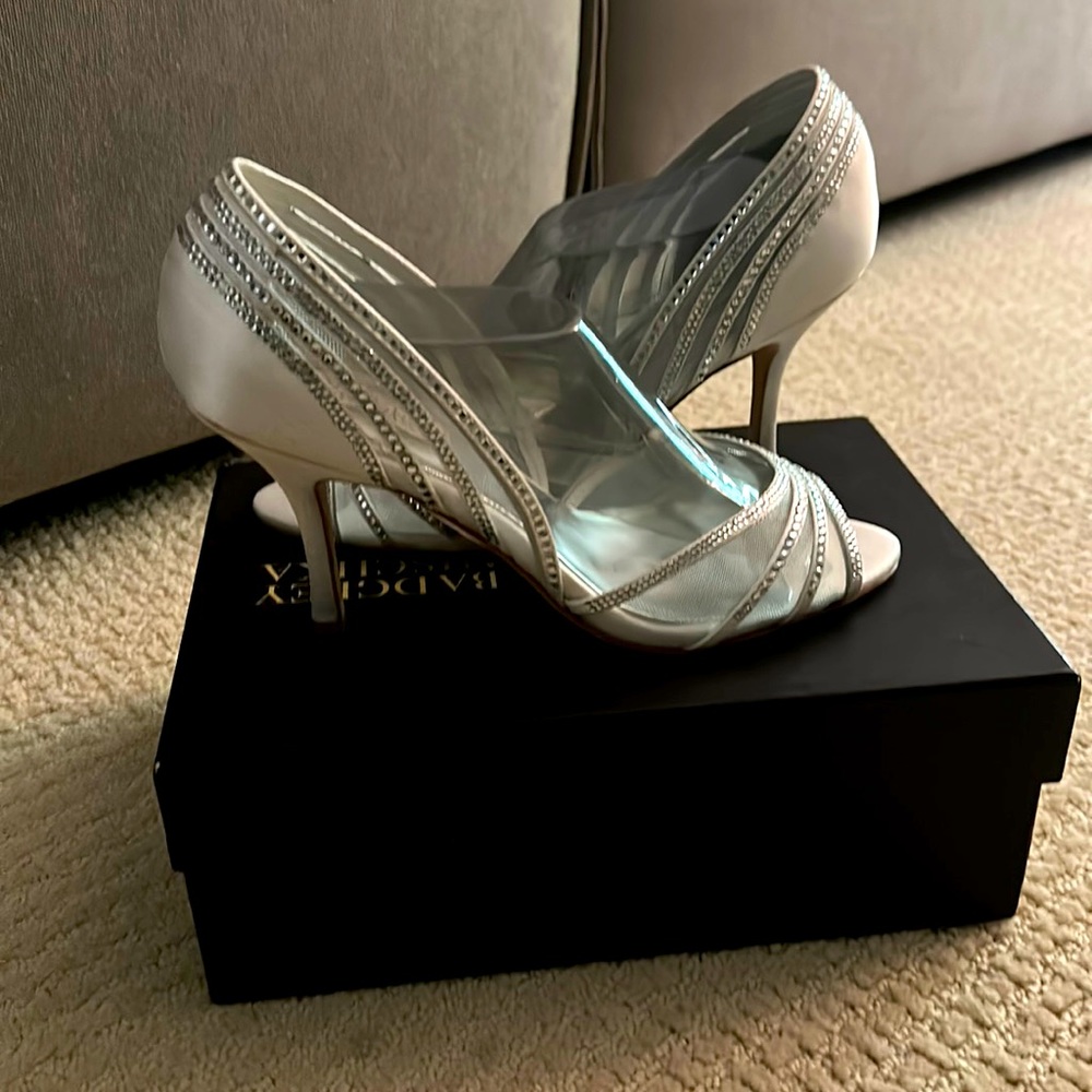 BADGLEY MISCHKA Ivory Rhinestone Formal Shoe